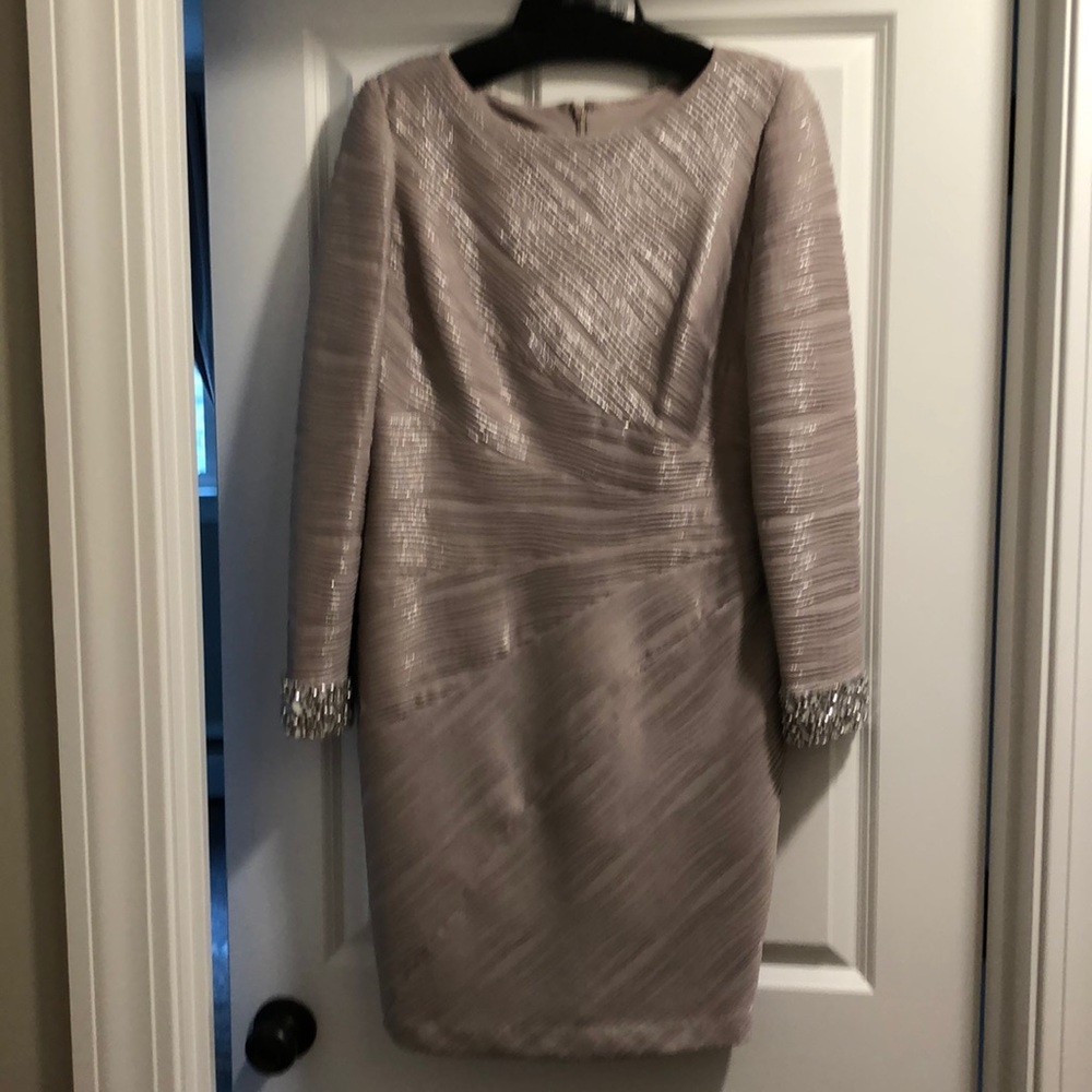 Eliza J cocktail dress size 14P worn once. Lined.